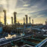 Нефтяной гигант остановил НПЗ после атаки Ирана