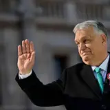 Сікорський розкритикував Навроцького за підтримку Орбана під час виборів