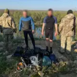 На кордоні з Молдовою затримали українців, які намагалися бігти в гідрокостюмах – дивитися відео