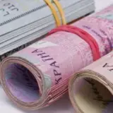 НБУ на 2 июня рекордно повысил курс доллара – 44,30 грн