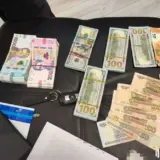 Полицейский и военный торговали оружием в двух областях Украины