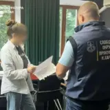 Переломы ребер и черепа, кровоизлияния в мозг: в Харькове мать избивала новорожденную дочь