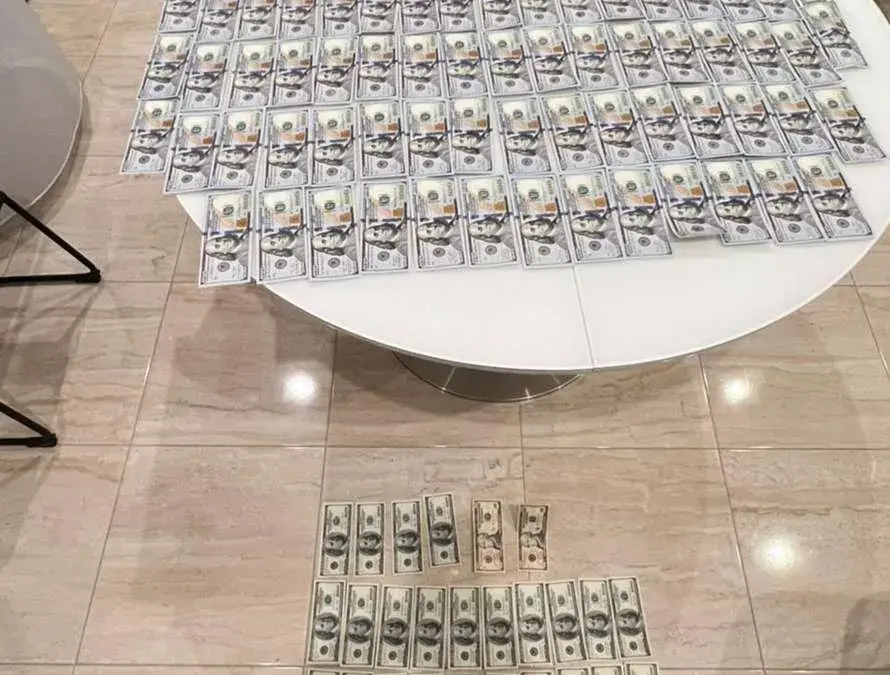 На Львовщине таможенник и пограничник за $15 тысяч переправляли мужчин за границу