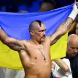 Усик відмовився від трьох своїх чемпіонських поясів